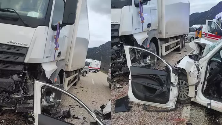 Otomobil Park Halindeki TIR’a Çarptı: 2 Ölü, 1 Yaralı