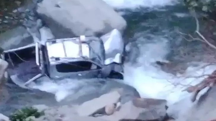 Rize’de Kamyonet Dere Yatağına Düştü: 2 Yaralı