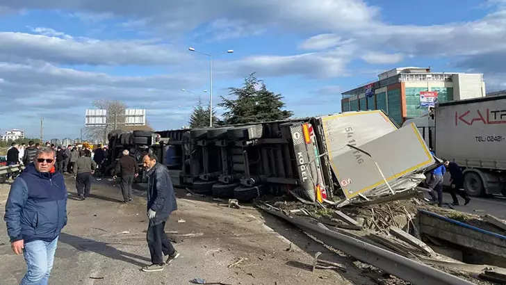 Samsun’da 4 Aracın Karıştığı Zincirleme Kaza: 1 Ölü, 3 Yaralı