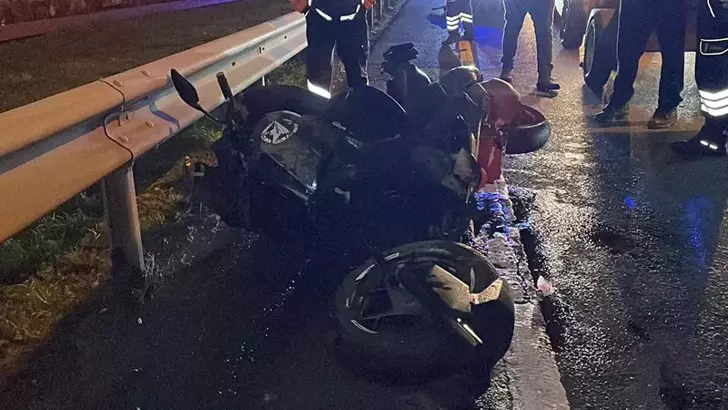 Şişli’de Bariyerlere Çarpan Motosikletin Sürücüsü Hayatını Kaybetti