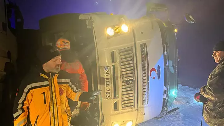 Sivas’ta 4 Araç Zincirleme Kazaya Karıştı: 8 Yaralı