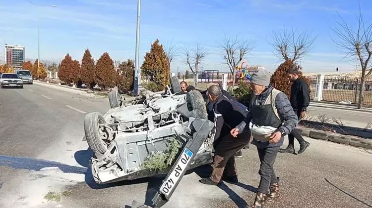 Telefonla Annesini Aramak İsterken Kaza Yaptı: Otomobil Takla Attı