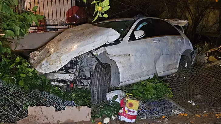 Adana’da Feci Kaza: Lastiği Patlayan Otomobil Şarampole Uçtu, 1 Ölü 1 Yaralı