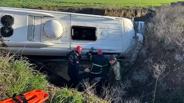 Adana’da Öğrenci Servisi Dereye Düştü: 2’si Ağır 9 Yaralı