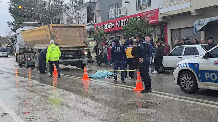 Adana’da TIR’ın çarptığı yaya hayatını kaybetti; aynı yolda 2 gün önce eşine de araç çarpmış