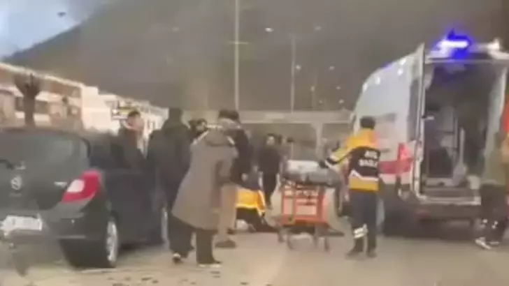 Amasya’da Yaya Geçidinde Elektrikli Bisiklete Otomobil Çarptı: 1 Ağır Yaralı