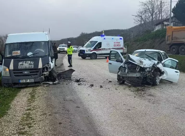 Bursa’da virajda sollama kazası: 3 kişi yaralandı