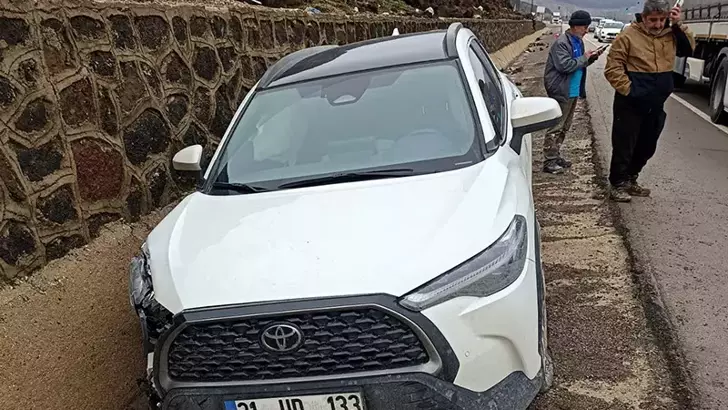 Gaziantep’te otomobil ile hafif ticari araç çarpıştı: 2’si çocuk, 5 yaralı