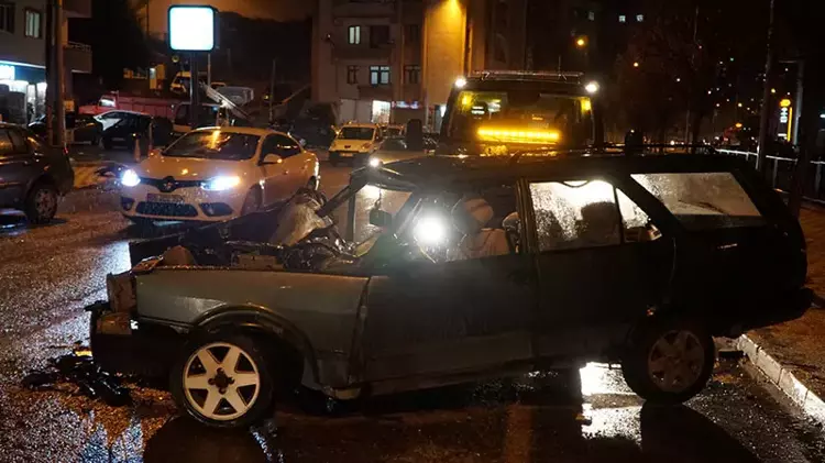 Gümüşhane’de Feci Kaza: İki Otomobil Kafa Kafaya Çarpıştı, 1 Ölü 3 Yaralı