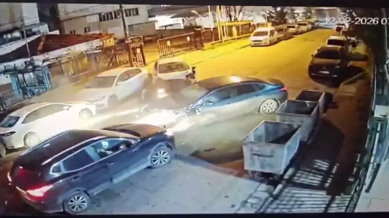 Küçükçekmece’de Zincirleme Kaza: 5 Araç Hasar Gördü, 1 Yaralı