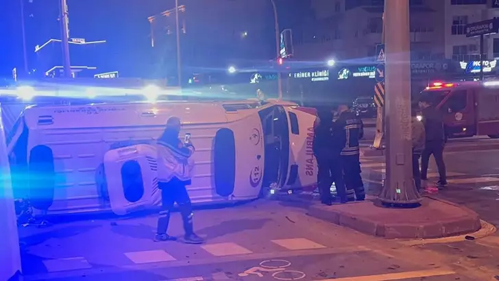 Mersin’de Ambulans ile Cip Çarpıştı: 5 Kişi Yaralandı