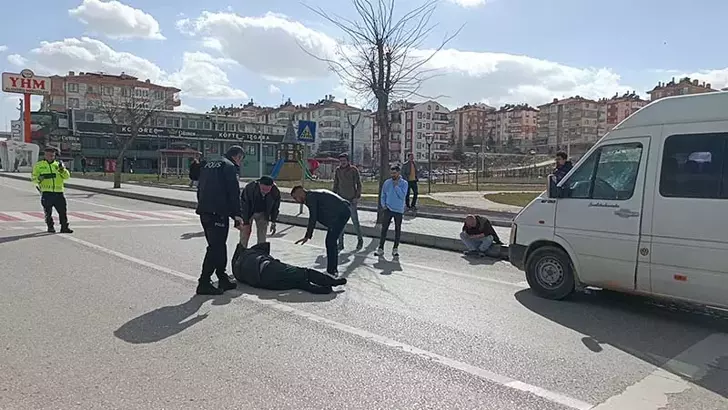 Minibüsün Çarptığı Yaya 32 Metre Savruldu: Durumu Ağır