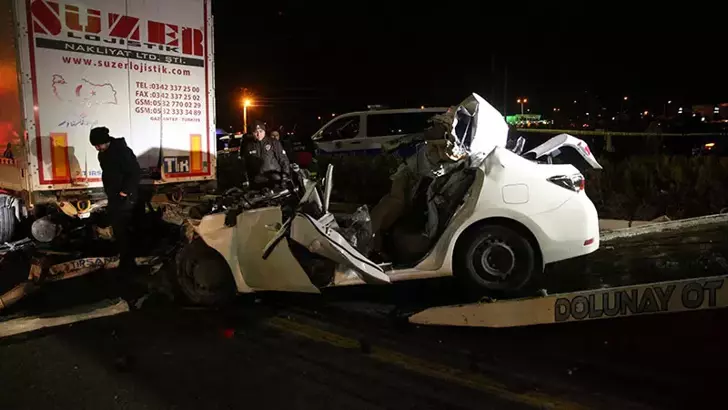 Niğde’de TIR’a Arkadan Çarpan Otomobilin Sürücüsü Hayatını Kaybetti