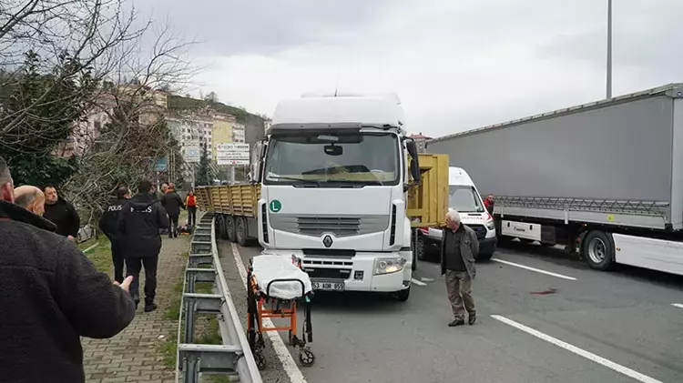 Rize’de Karadeniz Sahil Yolu’nda 2 TIR Çarpıştı: 4 Yaralı