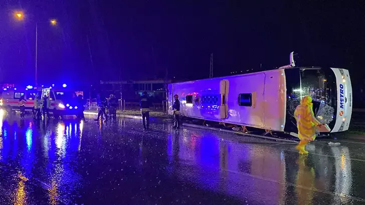 Samsun’da Yolcu Otobüsü Devrildi: 6 Kişi Yaralandı