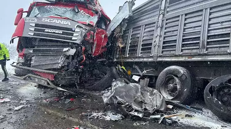 Sivas’ta İki TIR Çarpıştı: 1 Kişi Hayatını Kaybetti, 2 Kişi Yaralandı