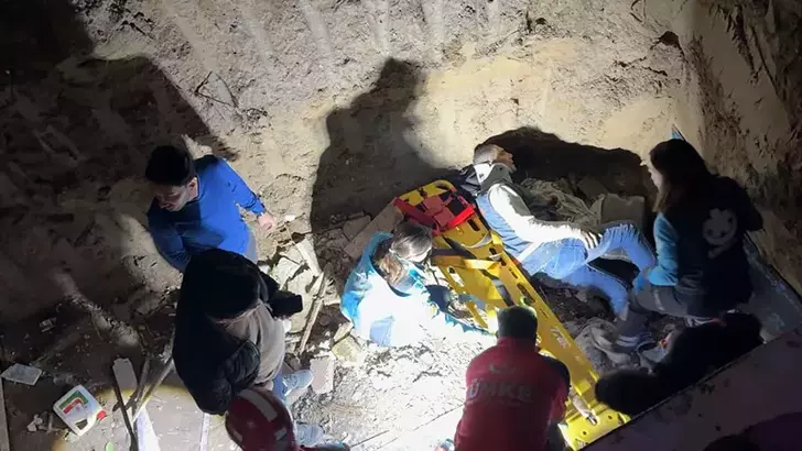 Tuvalet için girdiği inşaattan düşen kişi yaralandı