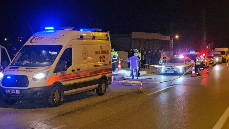 Adana’da Otobüsle Çarpışan Motosikletin Sürücüsü Hayatını Kaybetti