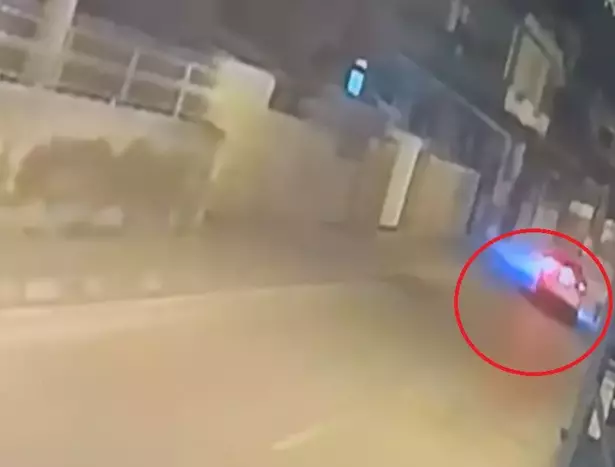 Adana’da otomobilin çarptığı 2 yaşındaki çocuk ağır yaralandı: Kaza kamerada