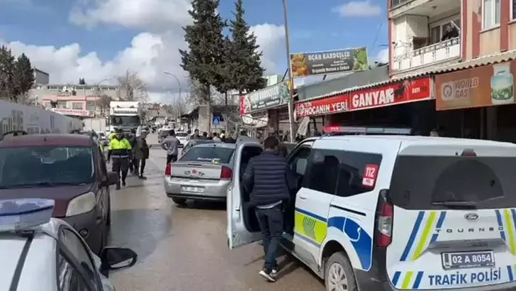 Adıyaman'da Zincirleme Trafik Kazası: 3 Araç Çarpıştı, 6 Yaralı