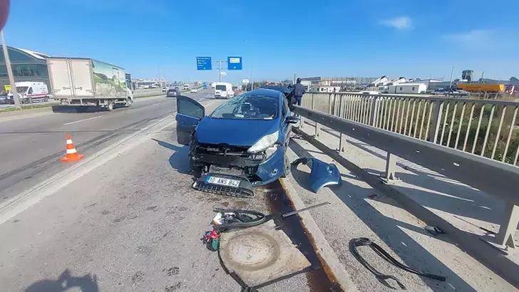 Bandırma’da Otomobil Tankere Çarptı: Sürücü Ağır Yaralandı