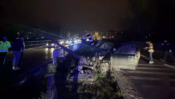 Bartın’da Cip Köprü Korkuluklarına Çarptı: 2 Yaralı