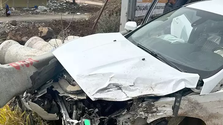 GAZİANTEP'TE KORKUTUCU KAZA: TIR İLE OTOMOBİL ÇARPIŞTI, 2 YARALI!
