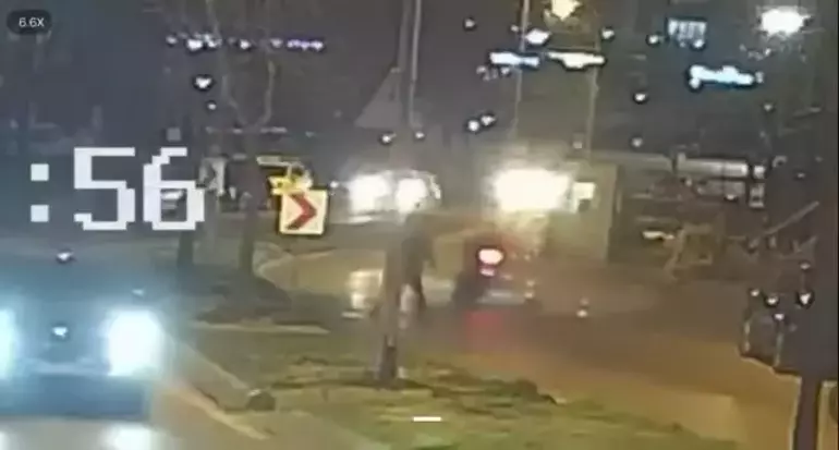 Kartal’da ‘Dur’ İhtarına Uymayan Motosiklet Ağaca Çarptı: Sürücü Yaralandı