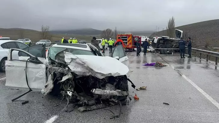 Konya’da Katliam Gibi Kaza: Baba ve Oğlu Hayatını Kaybetti, 4 Yaralı