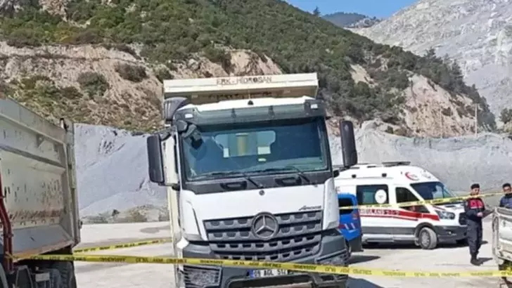 Maden Ocağı Şantiyesinde TIR’ın Çarptığı Personel Hayatını Kaybetti