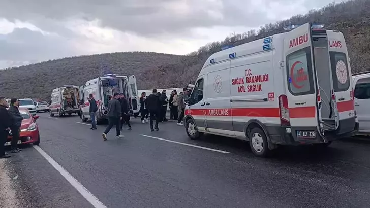 Mardin’de Yolcu Midibüsü Devrildi: 21 Yaralı