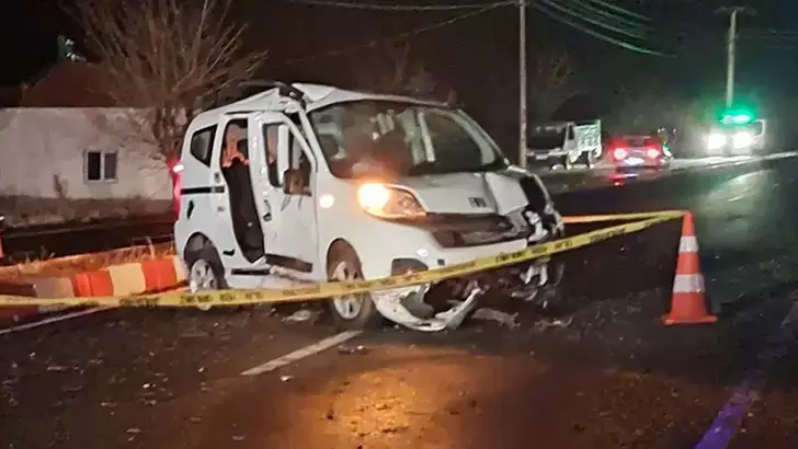 Niğde’de Hafif Ticari Araç Elektrik Direğine Çarptı: Gencecik Bir Hayat Son Buldu
