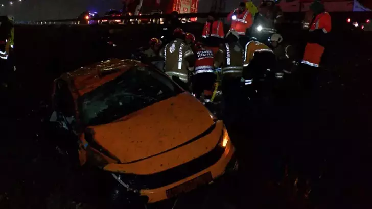 Pendik’te Taksi Su Kanalına Uçtu: 3 Ölü, 1 Ağır Yaralı