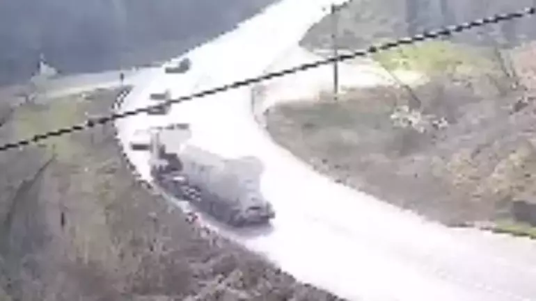 Sakarya’da Dehşet Anları: Tanker Karşı Şeride Geçti, Facianın Eşiğinden Dönüldü