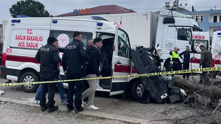 Samsun’da ambulans ile kamyon çarpıştı: 1 ölü, 3 yaralı