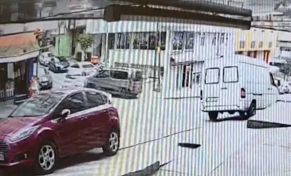 Sultangazi’de yol verme tartışması kazayla bitti: 5 kişi kaçtı