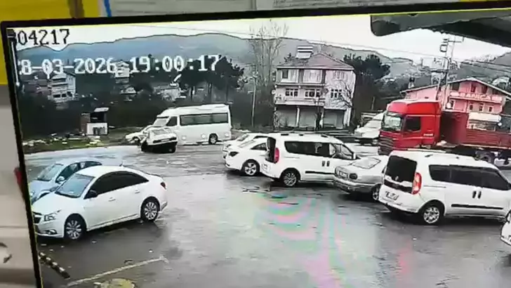 Zonguldak'ta Feci Çarpışma: İşçi Servisi ile Otomobil Çarpıştı, 7 Yaralı!