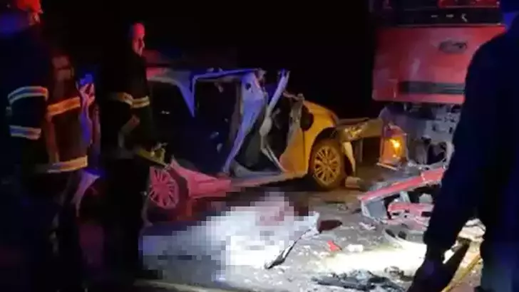 Burdur'da Otomobil ile Kamyon Çarpıştı: 1 Ölü, 5 Yaralı