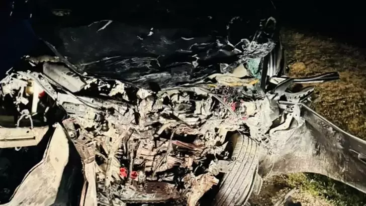 ESKİŞEHİR'DE FECİ KAZA: GÜNYÜZÜ KAYMAKAMI'NIN MAKAM ARACI ÇARPIŞTI, 1 ÖLÜ 2 YARALI