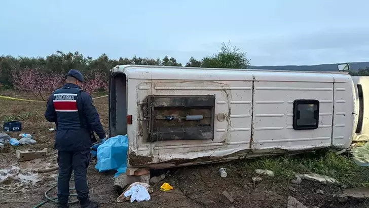 İznik’te İşçi Servisi Tarlaya Devrildi: 1 Ölü, 12 Yaralı