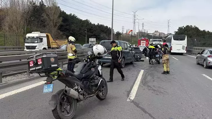 Kağıthane'de Zincirleme Kaza: Ani Fren 6 Aracı Birbirine Kattı