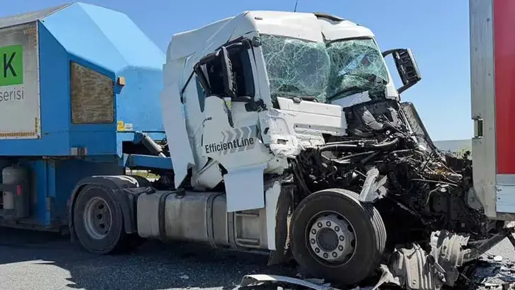 Kuzey Marmara Otoyolu’nda Zincirleme Dehşet: TIR Kabini Kağıt Gibi Ezildi!