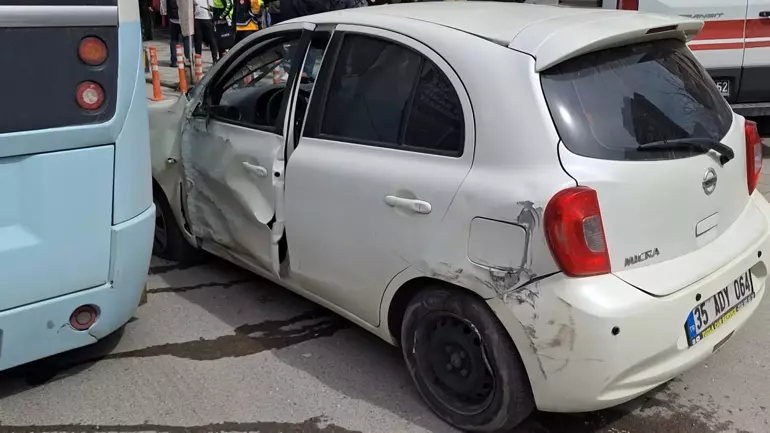 Maltepe’de Korkutan Kaza: Minibüs ile Otomobil Çarpıştı, 3 Kişi Yaralandı