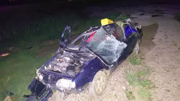 Manisa'da Feci Kaza: Şarampole Devrilen Otomobilde 1 Ölü, 1 Ağır Yaralı