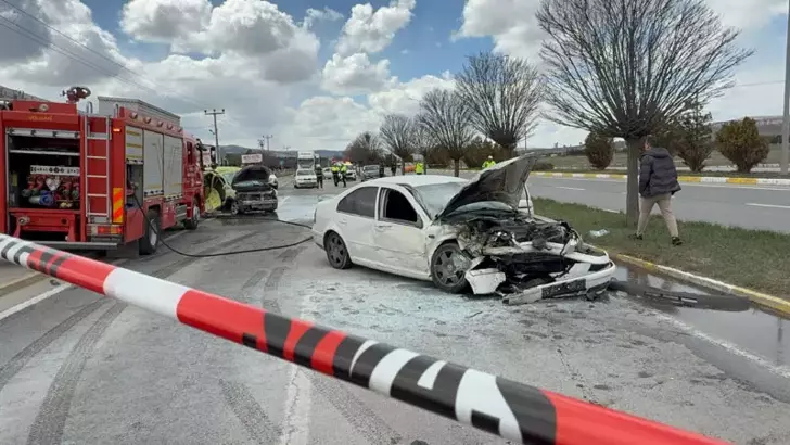 Sivasspor Tesisleri Önünde Feci Kaza: 4'ü Altyapı Oyuncusu 6 Yaralı