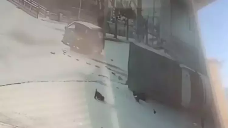 Tosya'da Kaza Anları Saniye Saniye Kamerada: Gün İçinde İki Ayrı Çarpışma, 4 Yaralı