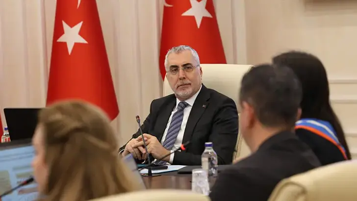 Bakan Işıkhan'dan Yapay Zeka Mesajı: "Dönüşümü İzleyen Değil, Yöneten Olmalıyız"