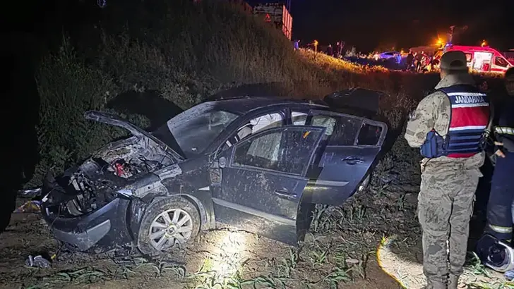 Batman'da Feci Kaza: Şarampole Devrilen Otomobilde 3'ü Ağır 4 Yaralı