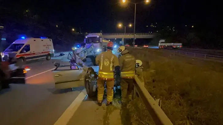 Hatay'da Feci Kaza: TIR'a Arkadan Çarpan Otomobilde 18 Yaşındaki Genç Kız Hayatını Kaybetti