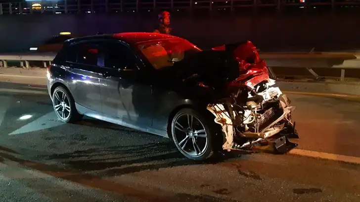 Körfez'de Gece Kabusu: 4 Aracın Karıştığı Zincirleme Kazada 3 Yaralı